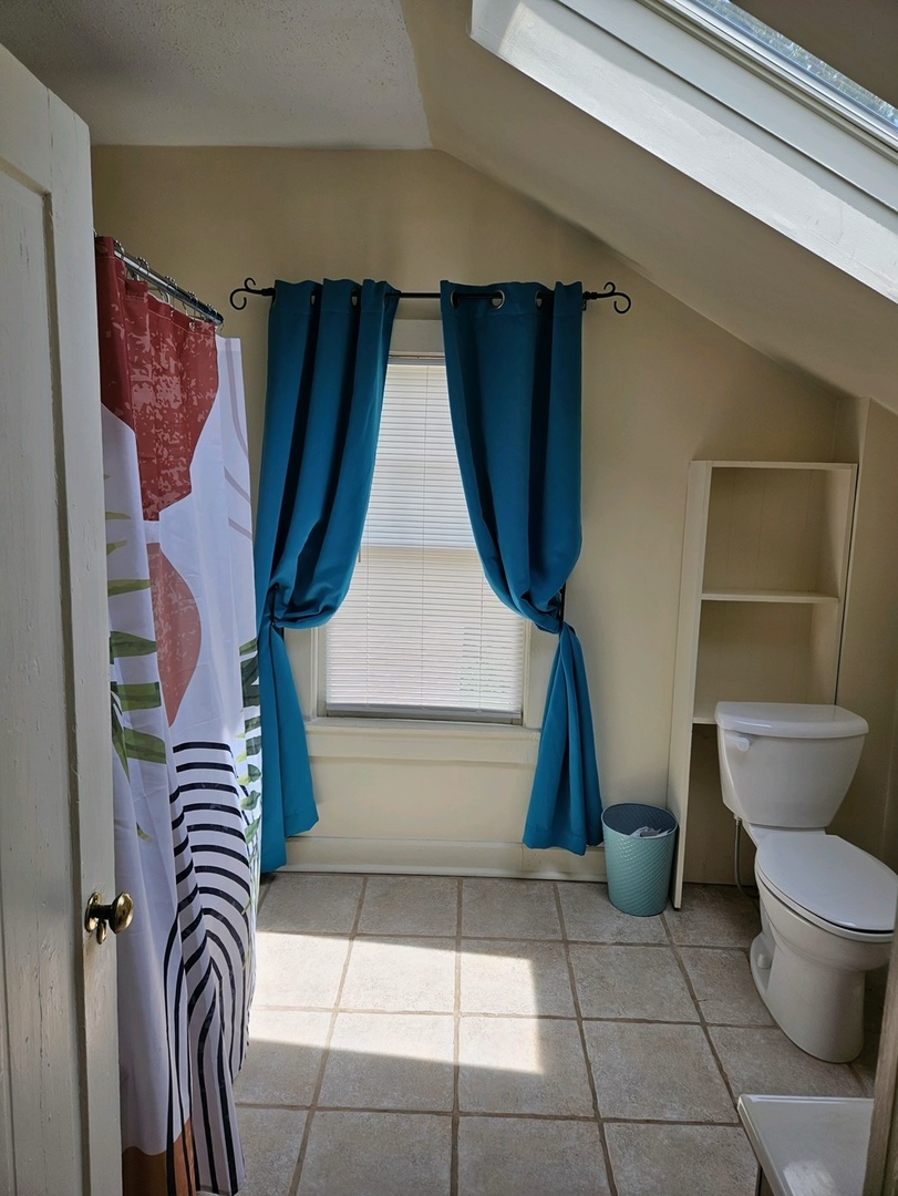 416 Madison Avenue Dixon, IL 61021 - Photo 21 of 34 a bathroom with a toilet and a bathtub