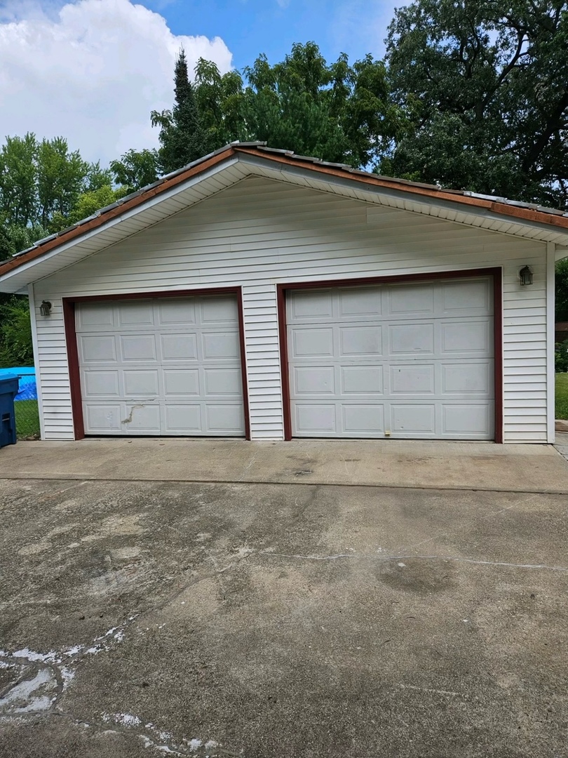 416 Madison Avenue Dixon, IL 61021 - Photo 33 of 34 a house with a outdoor space