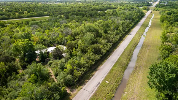 $999,999 | 2 South Johnson Street, Alvin, TX 77511