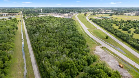 $999,999 | 2 South Johnson Street, Alvin, TX 77511