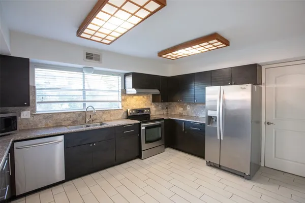 $2,200 | 2627 The Highlands Drive, Sugar Land, TX 77478