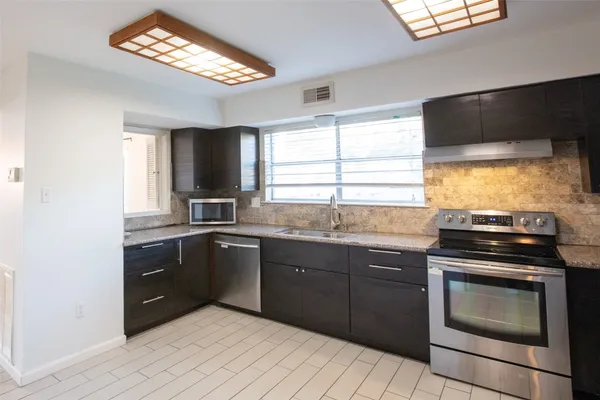 $2,200 | 2627 The Highlands Drive, Sugar Land, TX 77478