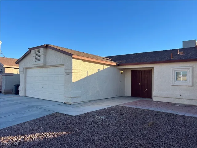 $2,000 | 4231 Riverstone Avenue, Las Vegas, NV 89115
