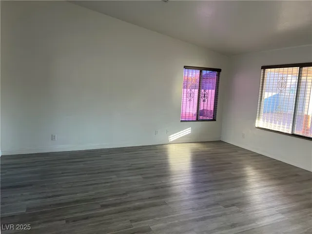 $2,000 | 4231 Riverstone Avenue, Las Vegas, NV 89115