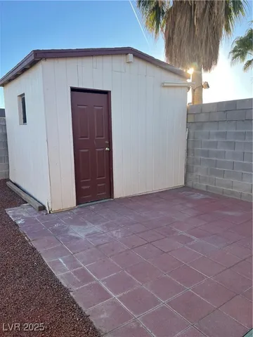 $2,000 | 4231 Riverstone Avenue, Las Vegas, NV 89115