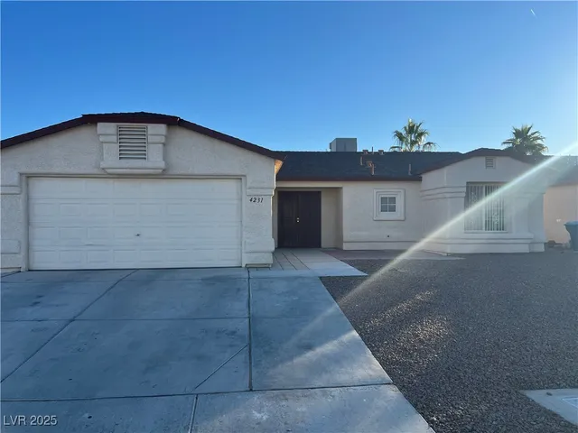 $2,000 | 4231 Riverstone Avenue, Las Vegas, NV 89115