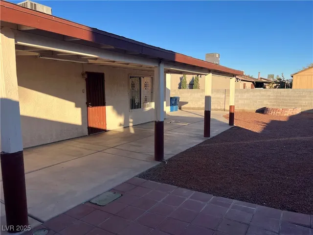 $2,000 | 4231 Riverstone Avenue, Las Vegas, NV 89115