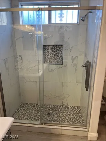 $2,000 | 4231 Riverstone Avenue, Las Vegas, NV 89115