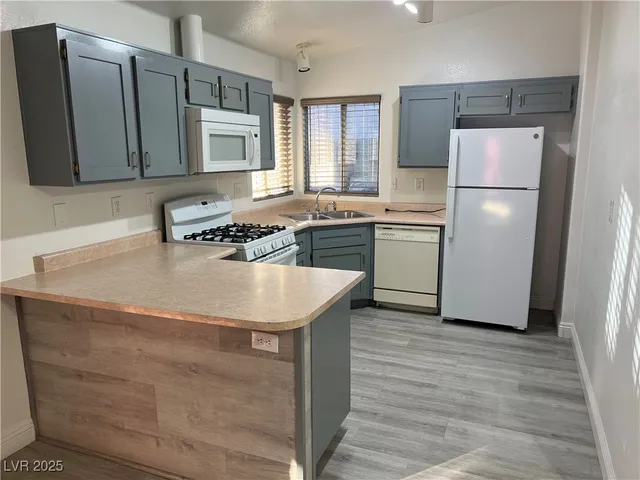 $2,000 | 4231 Riverstone Avenue, Las Vegas, NV 89115