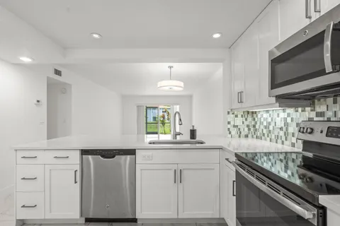 $169,900 | 3090 Holiday Springs Boulevard, Unit 109, Margate, FL 33063