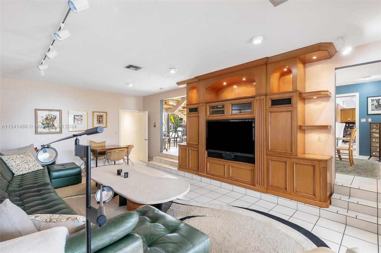 3071 North 35th Street Hollywood, FL 33021 - Photo 7 of 45