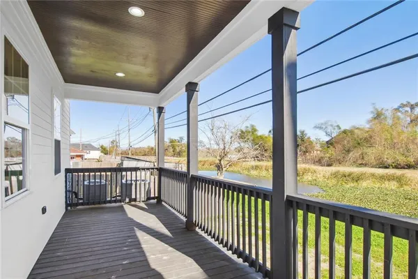 $319,900 | 424 Cougar Drive, Arabi, LA 70032