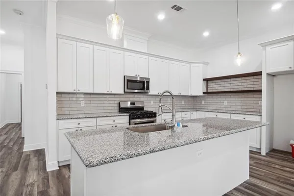 $319,900 | 424 Cougar Drive, Arabi, LA 70032