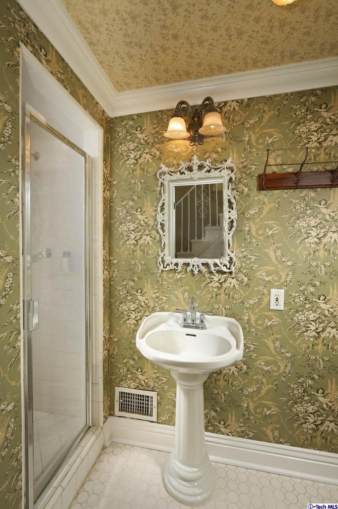 521 Birmingham Road Burbank, CA 91504 - Photo 13 of 41 Gallery Image 13