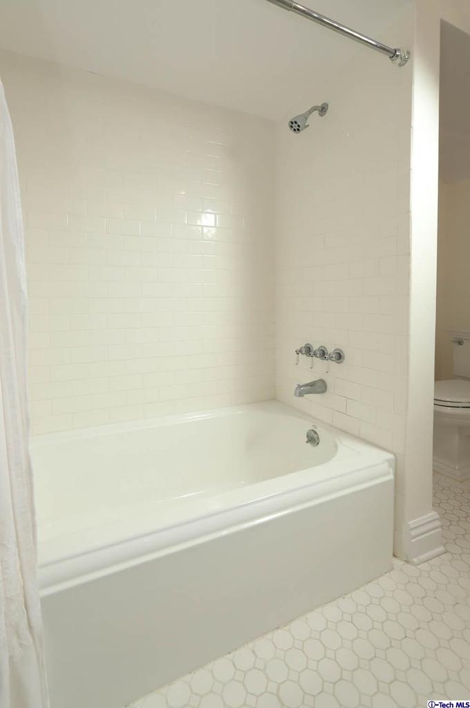 521 Birmingham Road Burbank, CA 91504 - Photo 22 of 41 Gallery Image 22