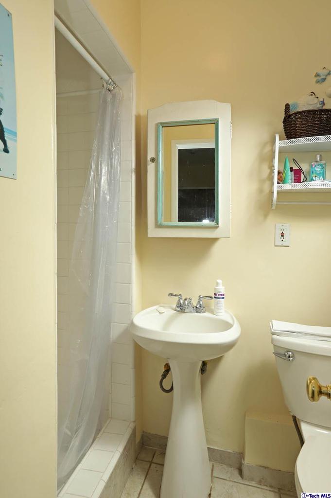521 Birmingham Road Burbank, CA 91504 - Photo 27 of 41 Gallery Image 27