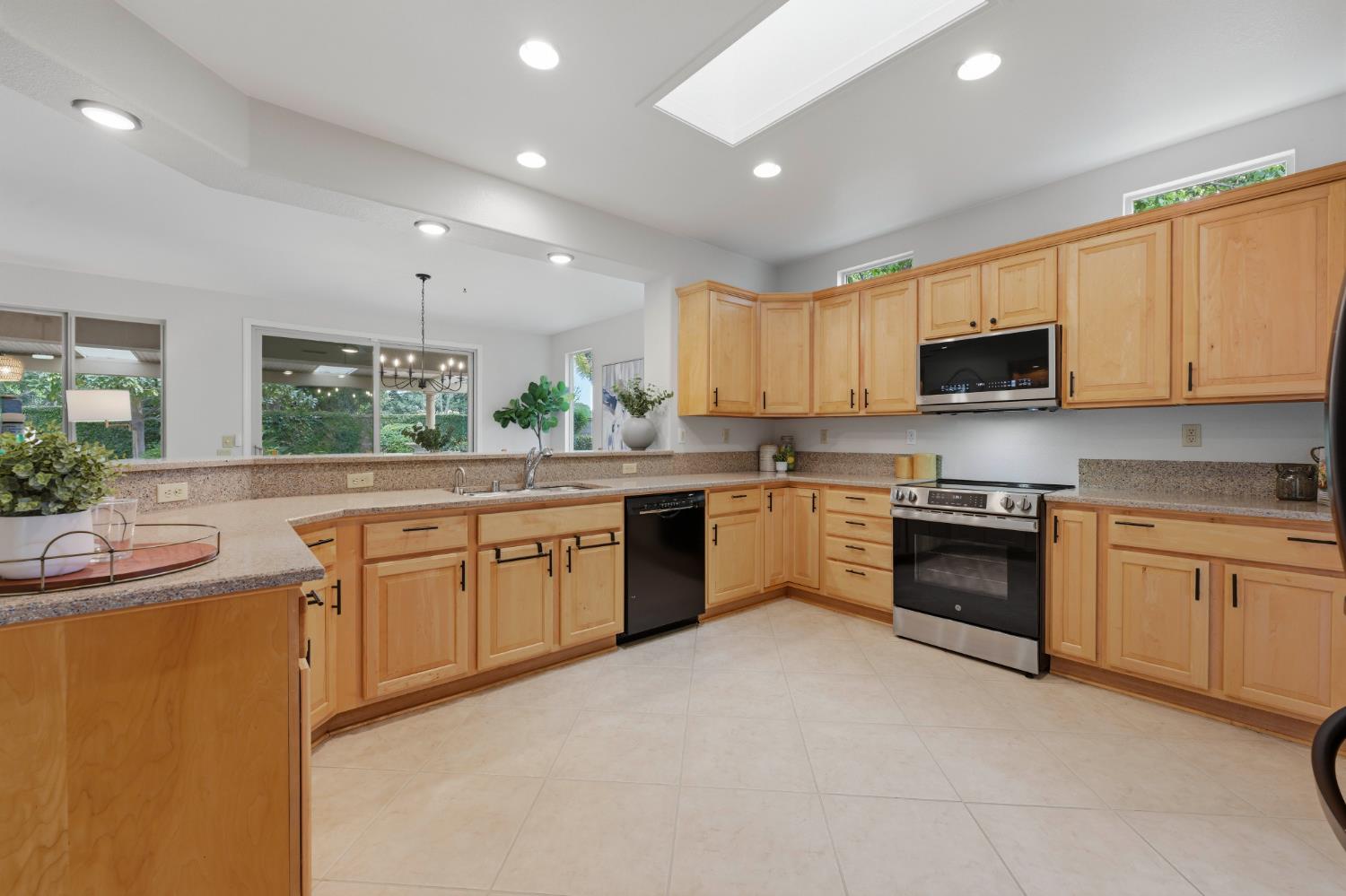 290 Lariat Loop Lincoln, CA 95648 - Photo 16 of 55
