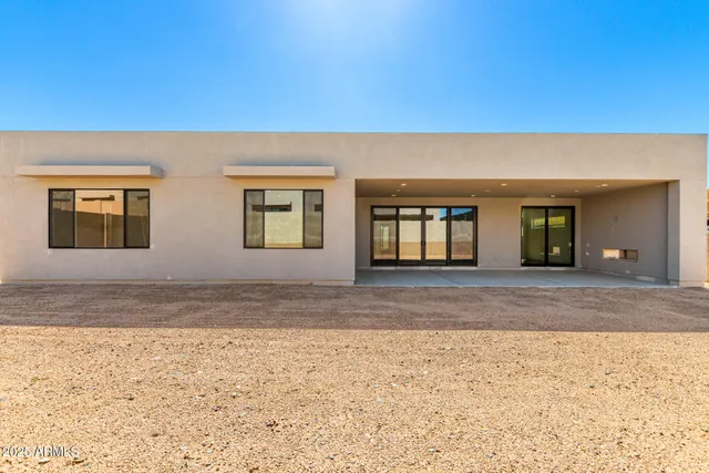 a view of a house with a backyard