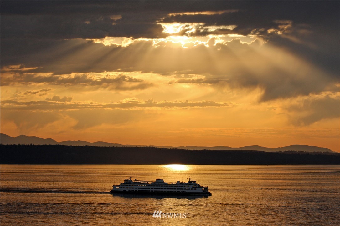 41 Pine Street, Unit 105 Edmonds, WA 98020 - Photo 1 of 23