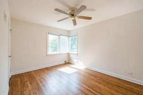 $3,900 | 4701 Lawn Avenue, Western Springs, IL 60558