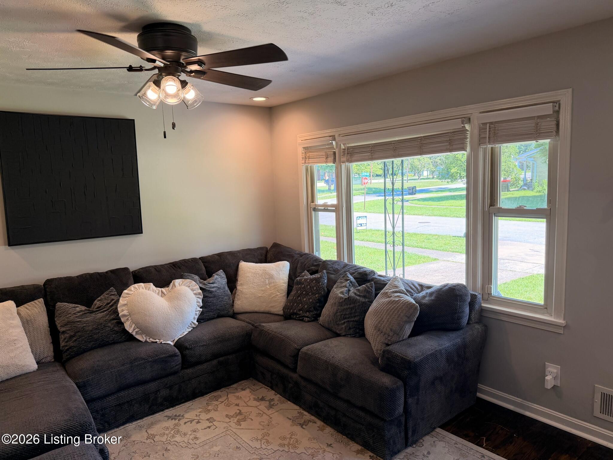 1066 Runell Road Louisville, KY 40214 - Photo 5 of 37 Family Room