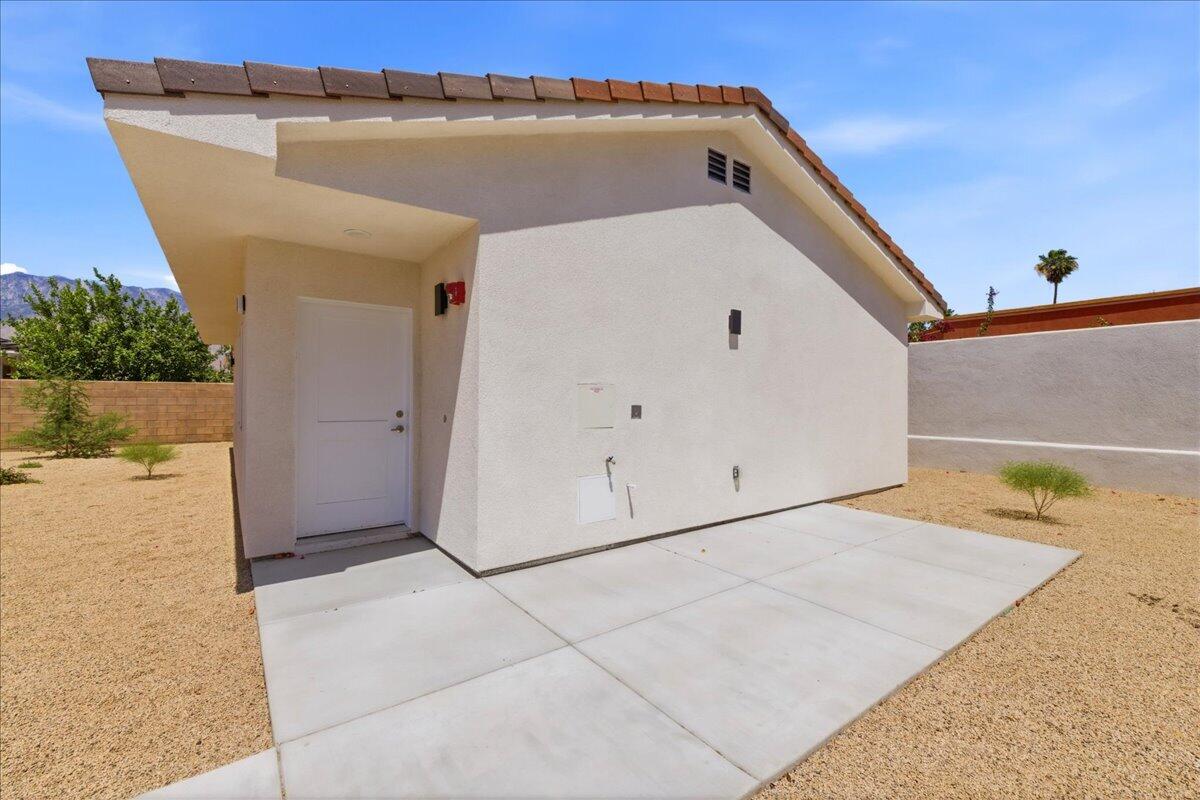 68160 Modalo Road Cathedral City, CA 92234 - Photo 35 of 57 a view of a garage