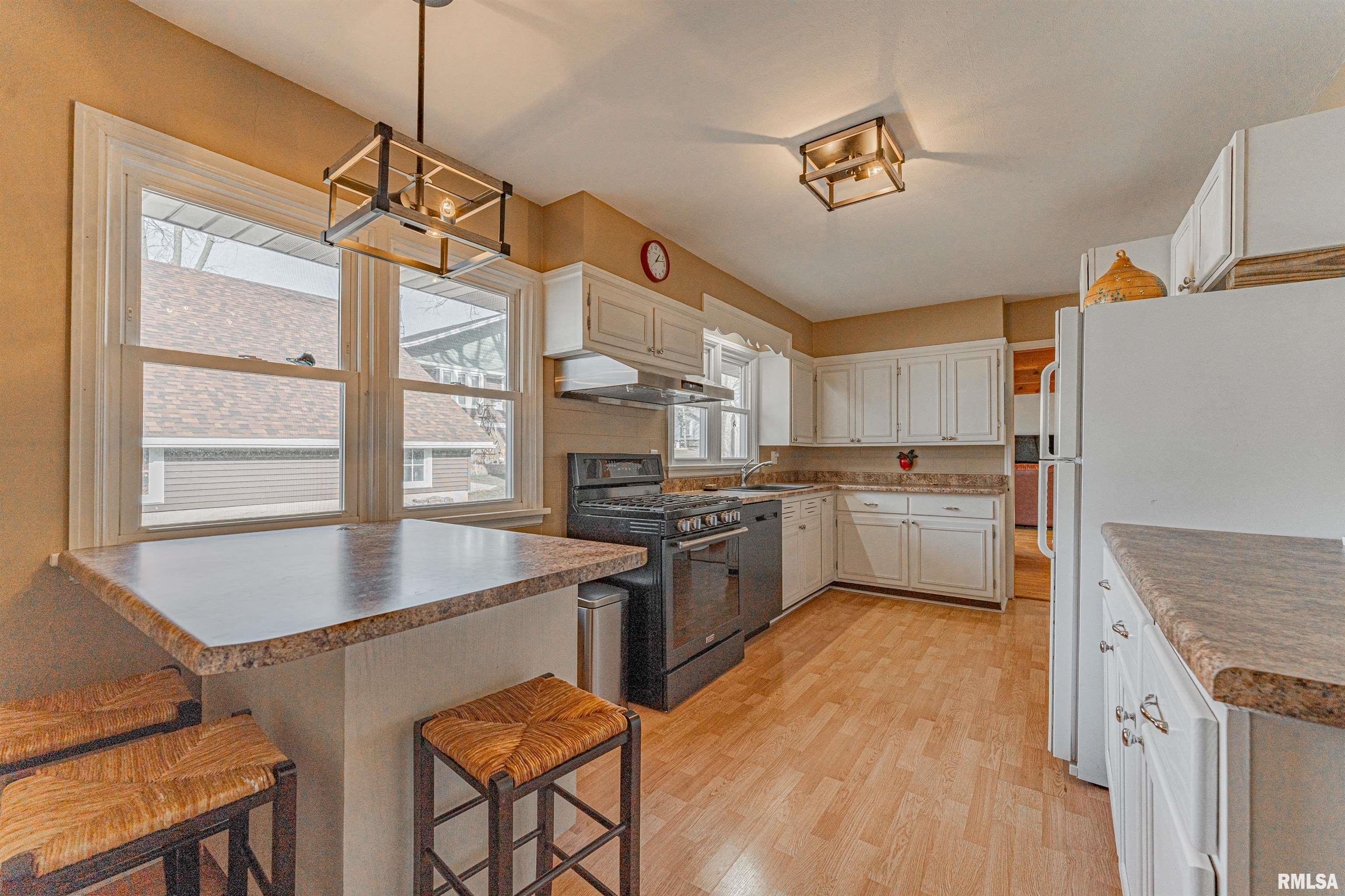 209 West Cooke Street Mount Pulaski, IL 62548 - Photo 15 of 39