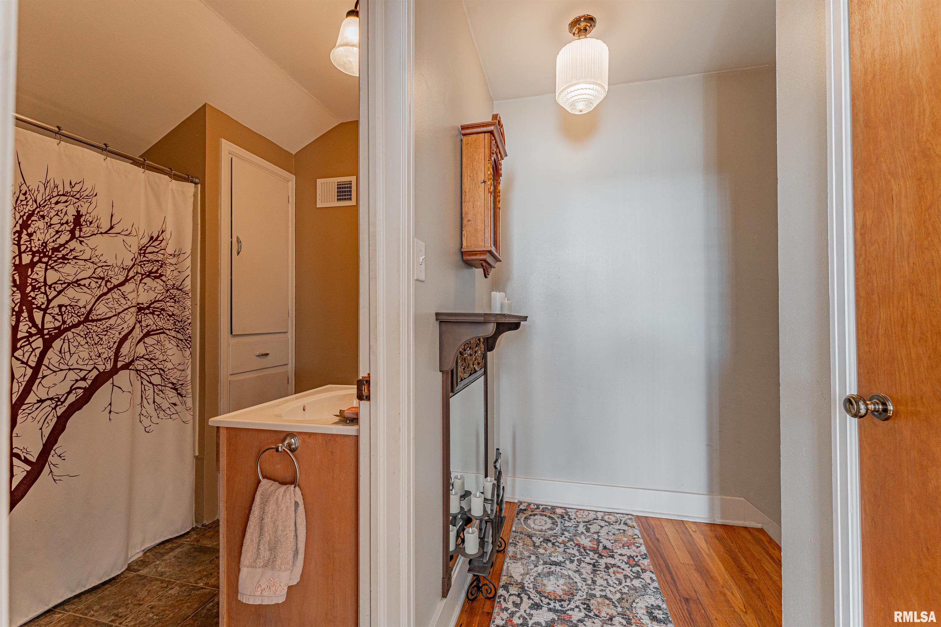 209 West Cooke Street Mount Pulaski, IL 62548 - Photo 21 of 39
