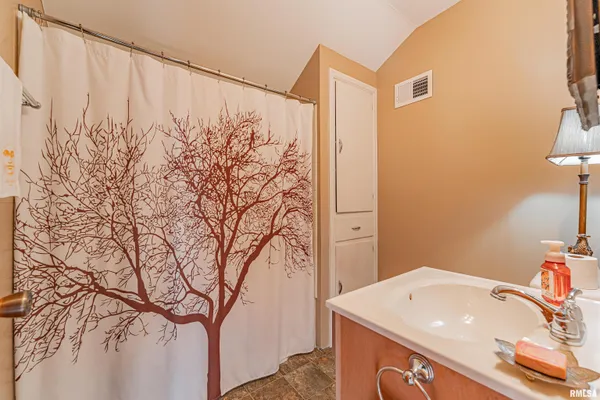 $140,000 | 209 West Cooke Street, Mount Pulaski, IL 62548