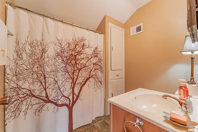 $135,000 | 209 West Cooke Street, Mount Pulaski, IL 62548