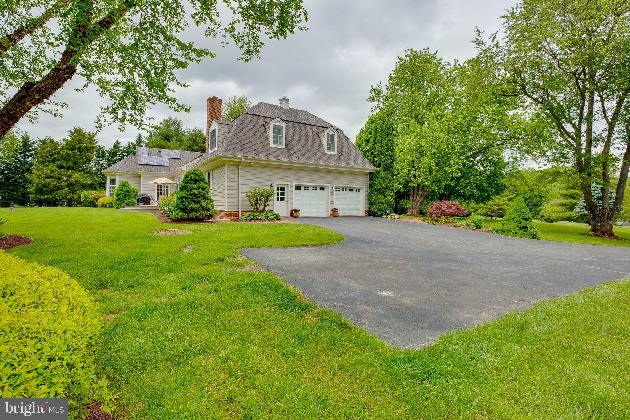 6504 Griffith Road Gaithersburg, MD 20882 - Photo 62 of 73 Side-load Garage with lots of additional parking