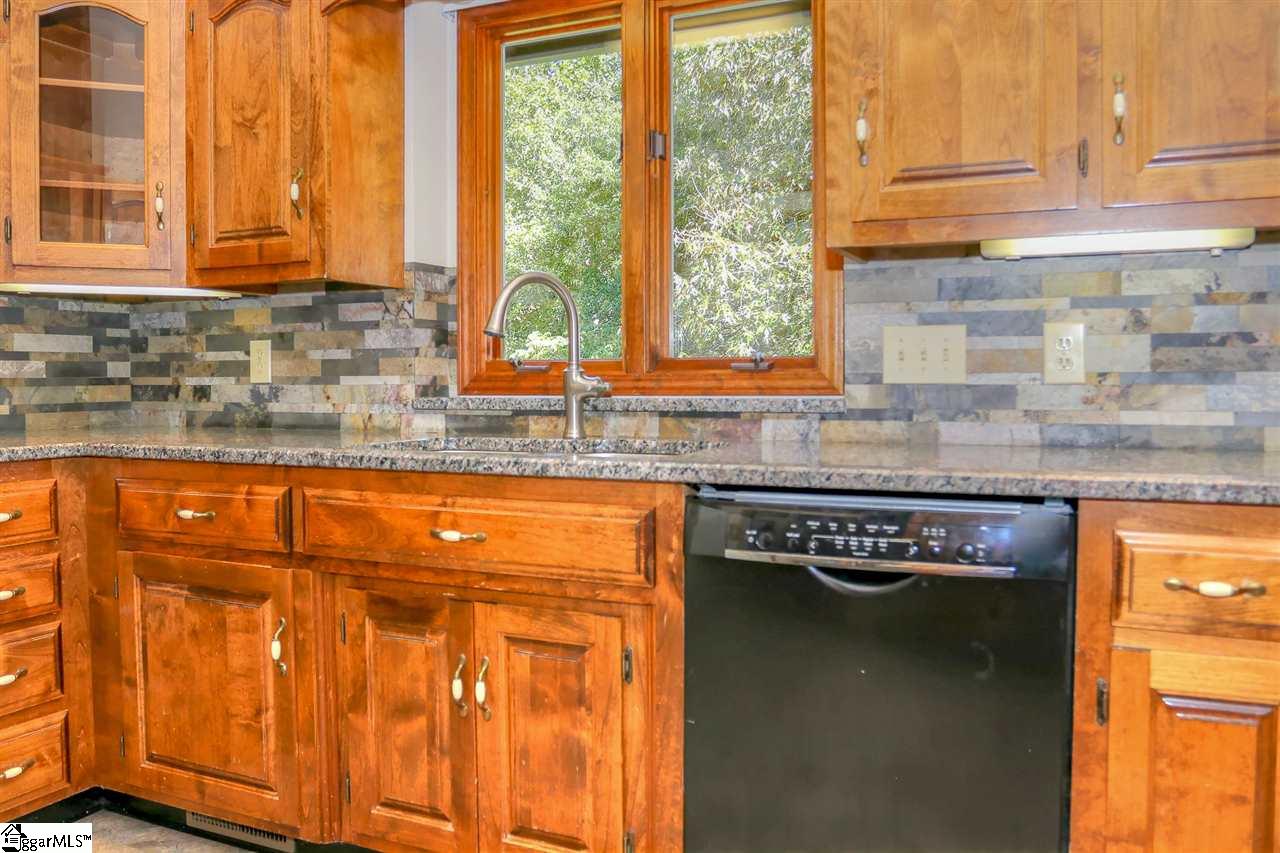 431 Windmont Road Pickens, SC 29671 - Photo 7 of 34