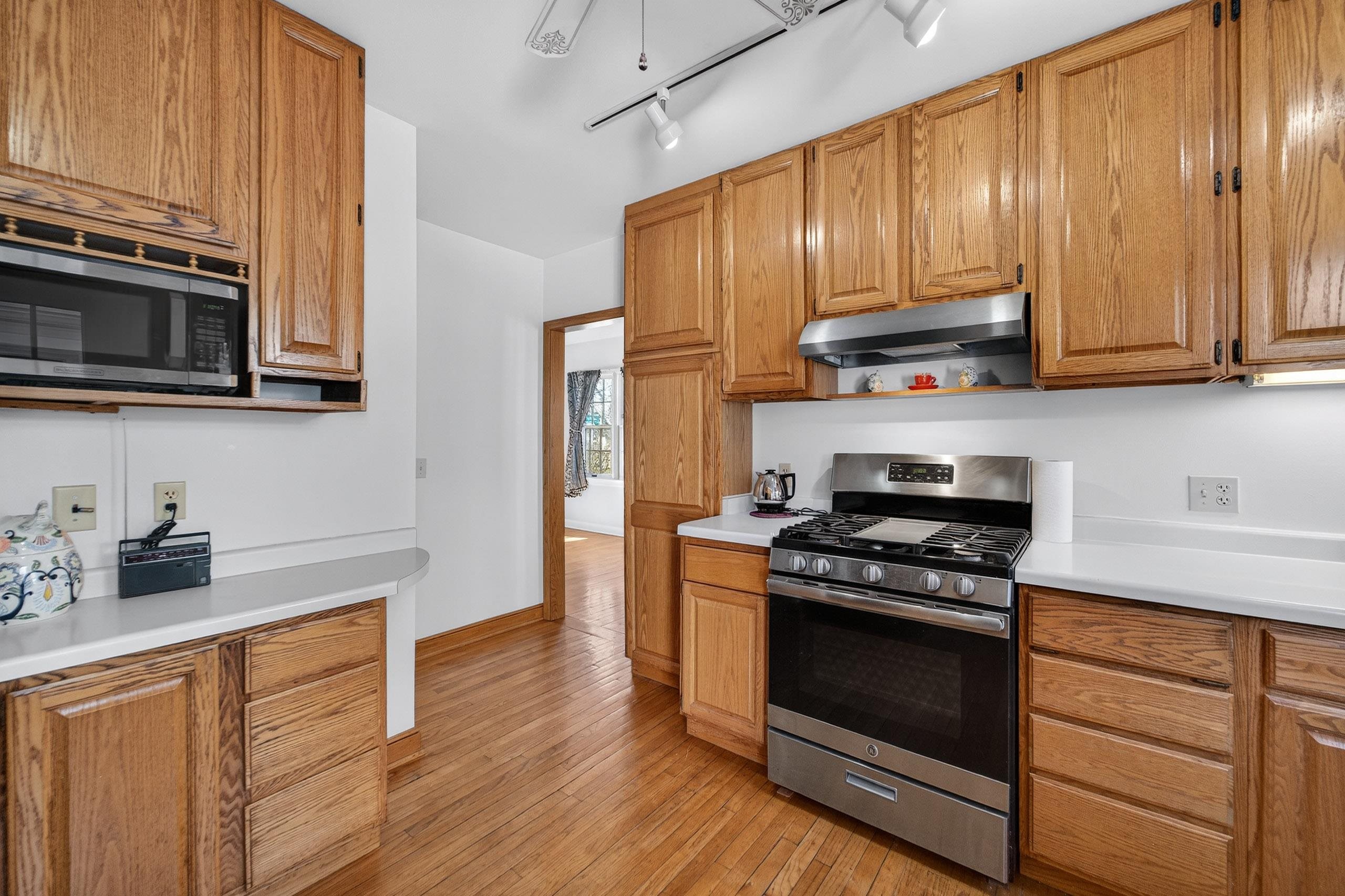 1402 Farragut Street Madison, WI 53704 - Photo 12 of 47