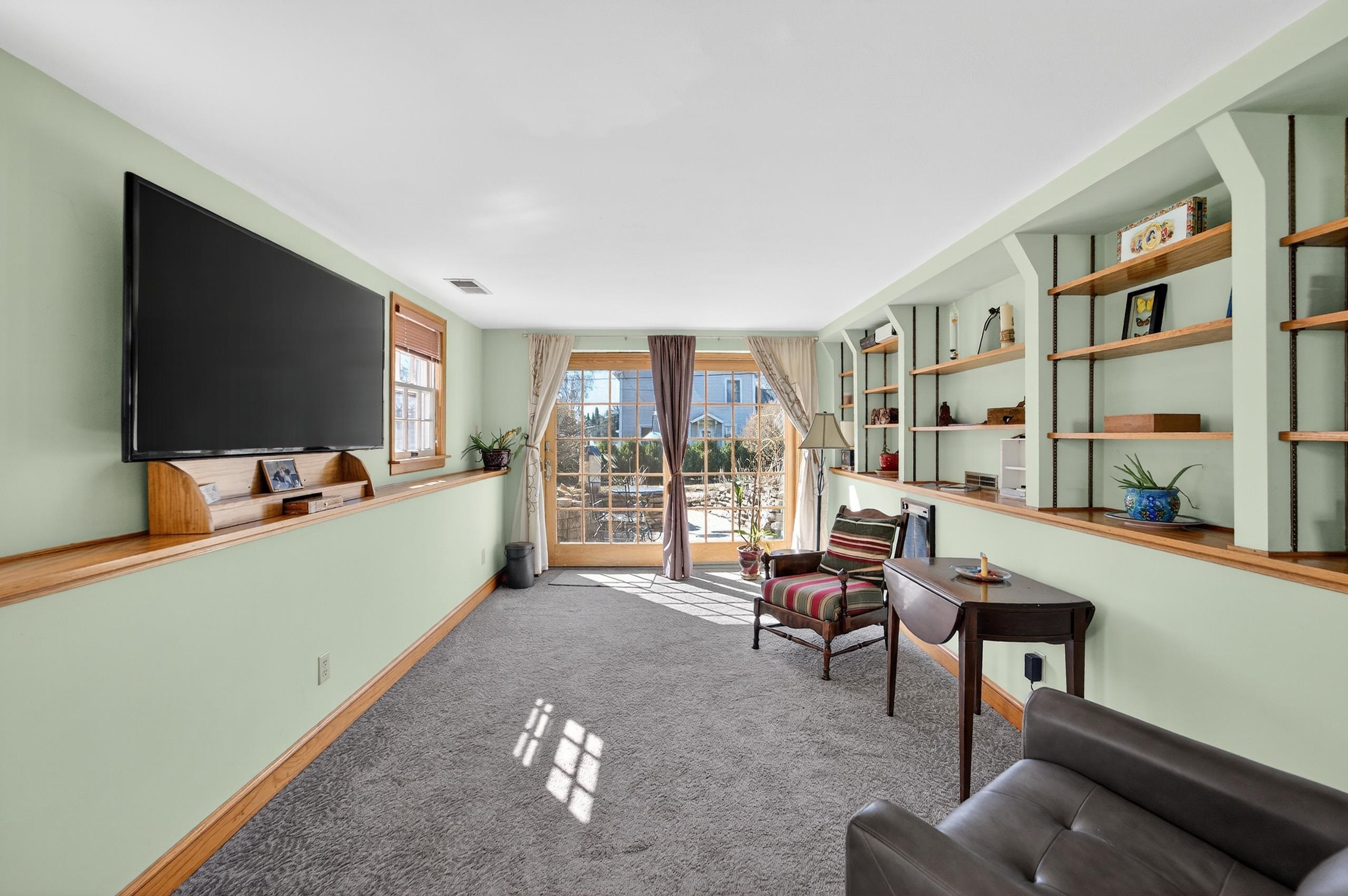 1402 Farragut Street Madison, WI 53704 - Photo 14 of 47