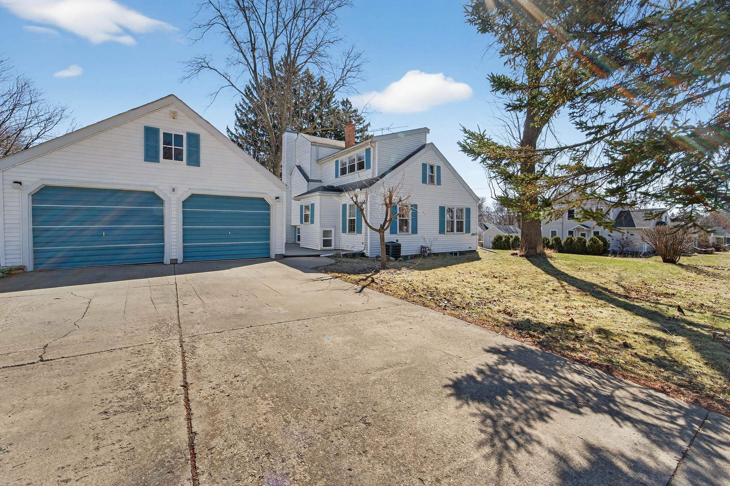 1402 Farragut Street Madison, WI 53704 - Photo 2 of 47