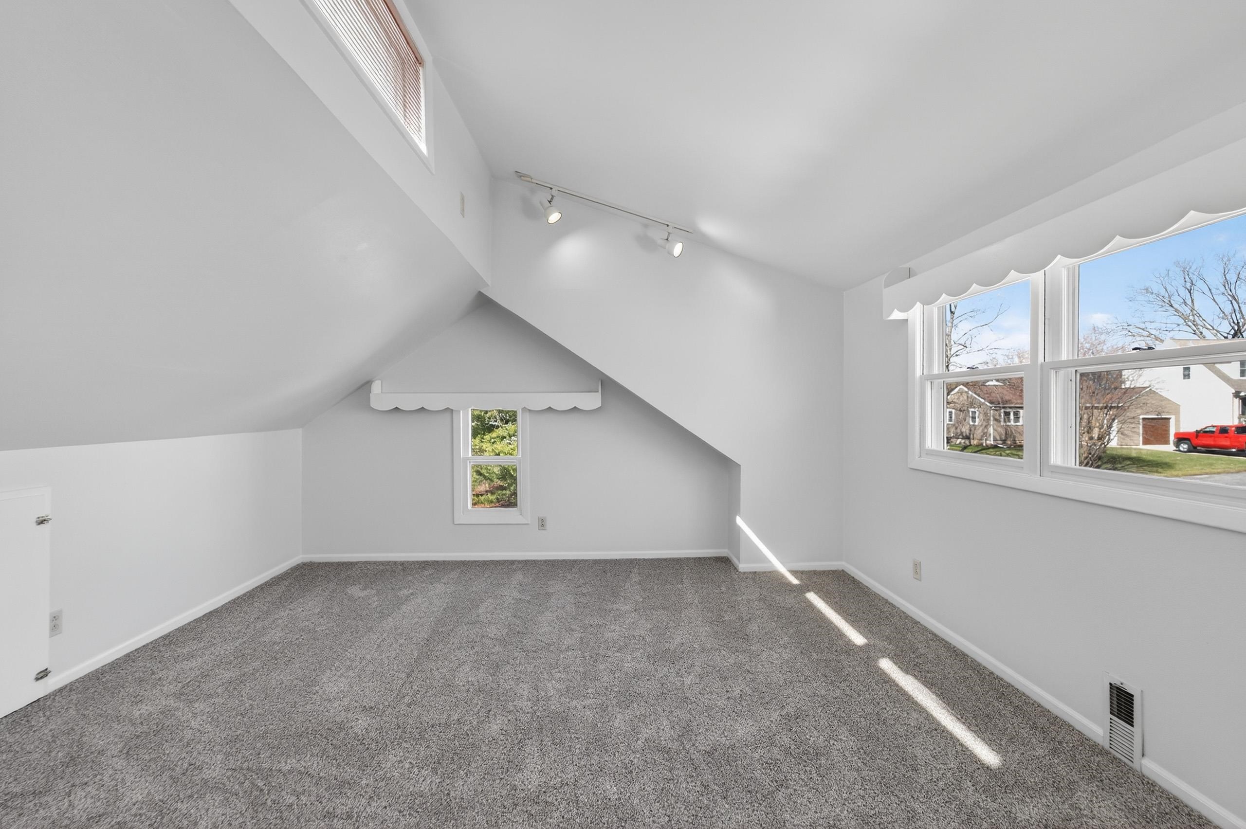 1402 Farragut Street Madison, WI 53704 - Photo 22 of 47