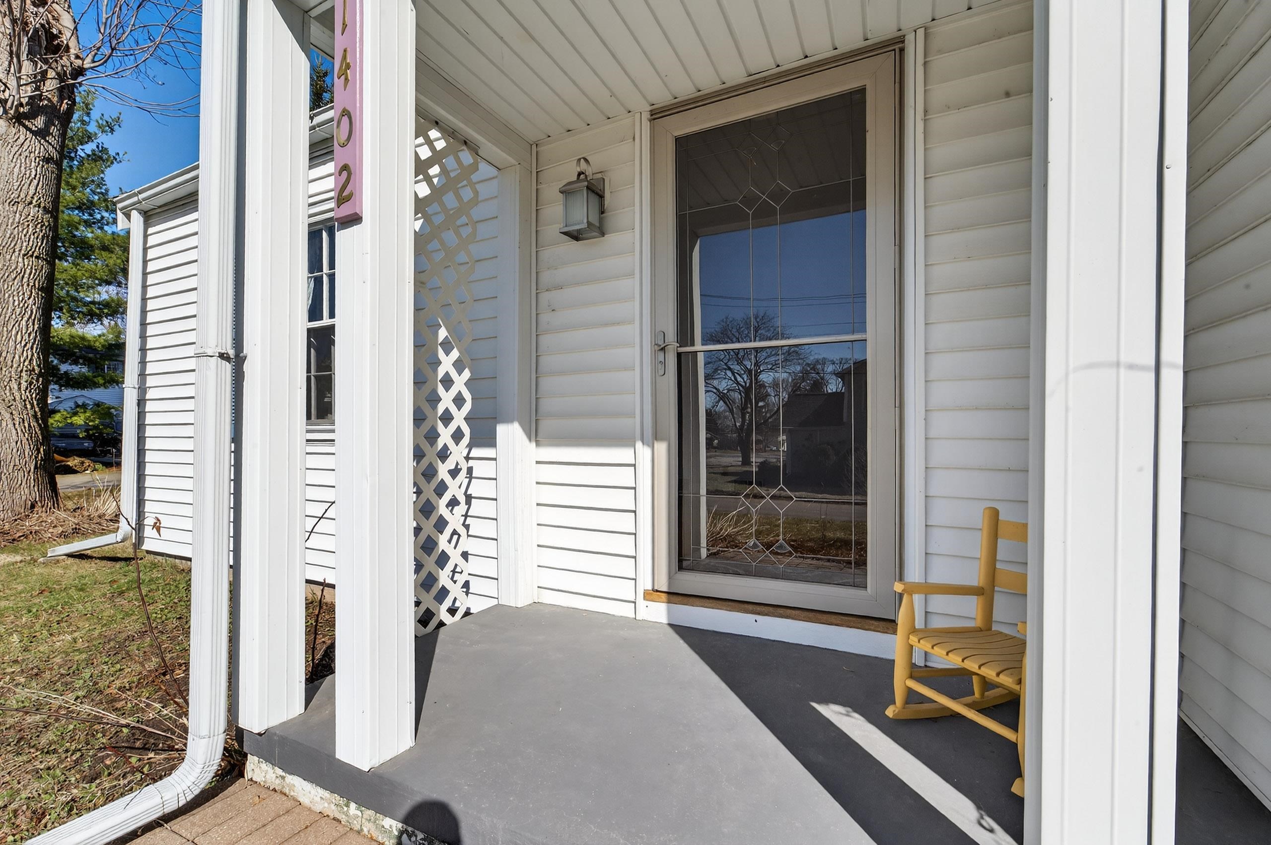 1402 Farragut Street Madison, WI 53704 - Photo 3 of 47