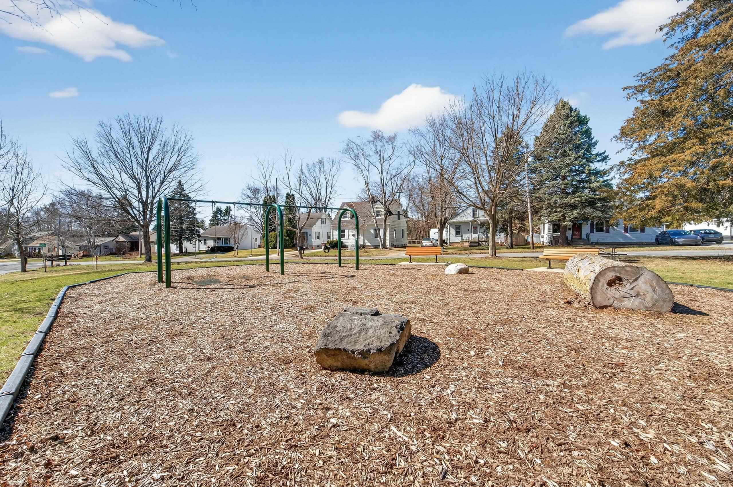 1402 Farragut Street Madison, WI 53704 - Photo 40 of 47