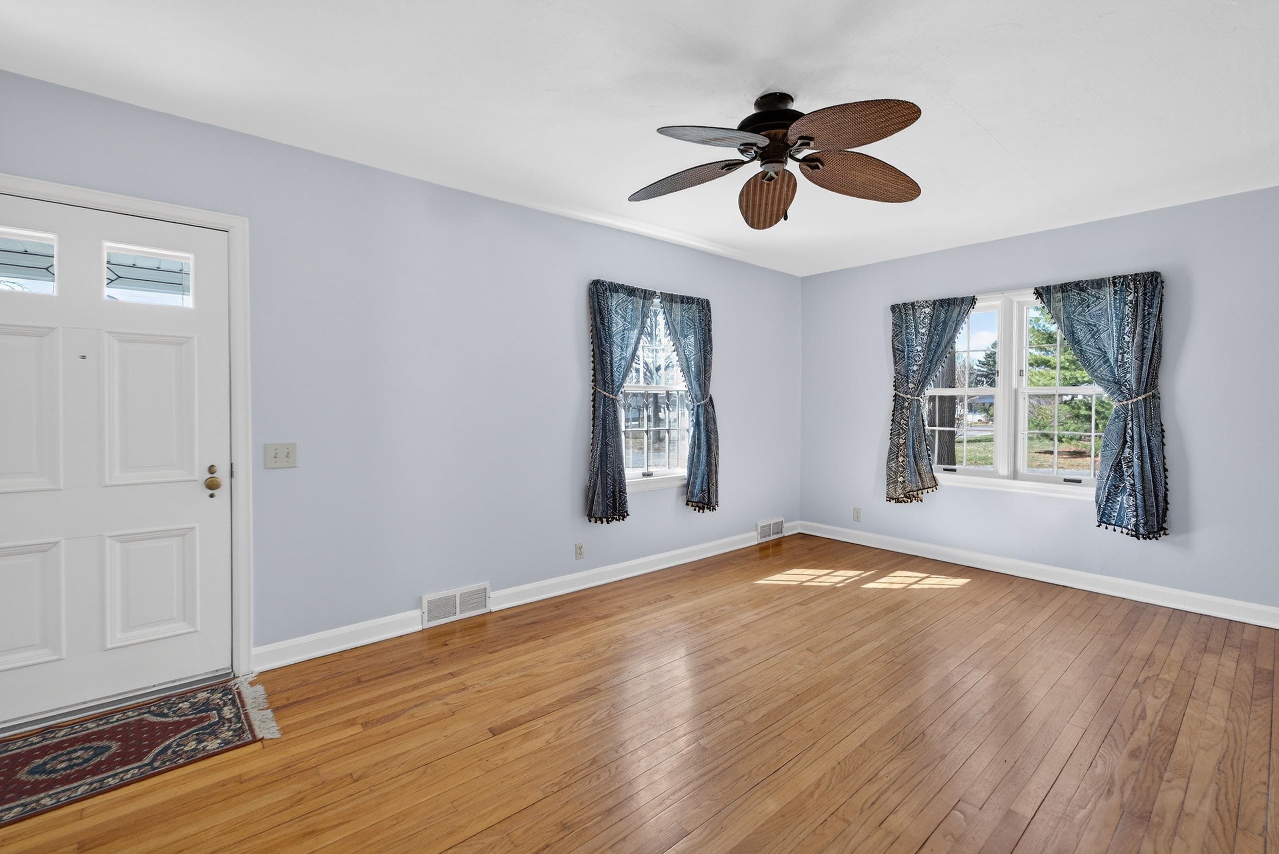 1402 Farragut Street Madison, WI 53704 - Photo 4 of 47