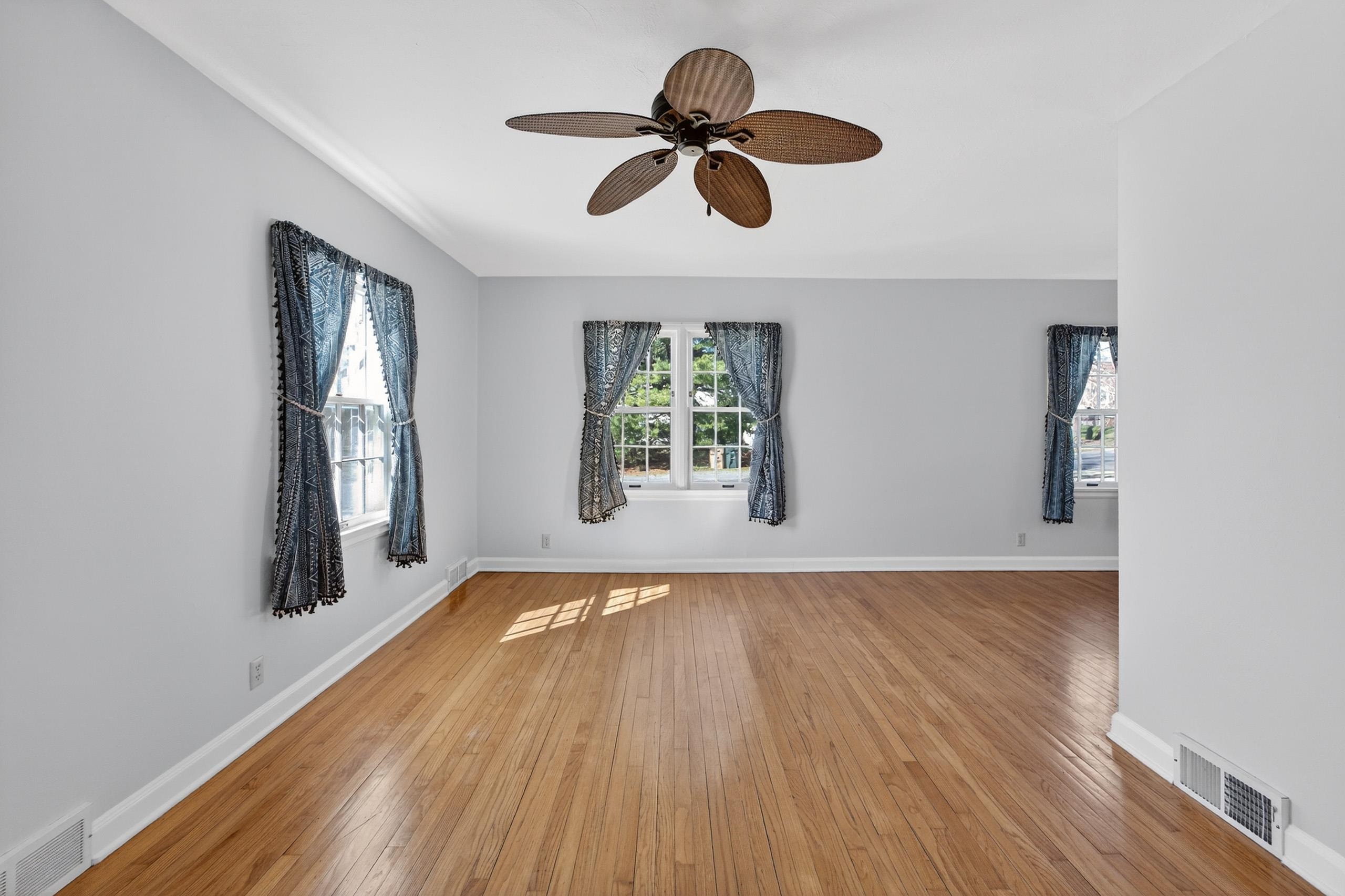 1402 Farragut Street Madison, WI 53704 - Photo 5 of 47