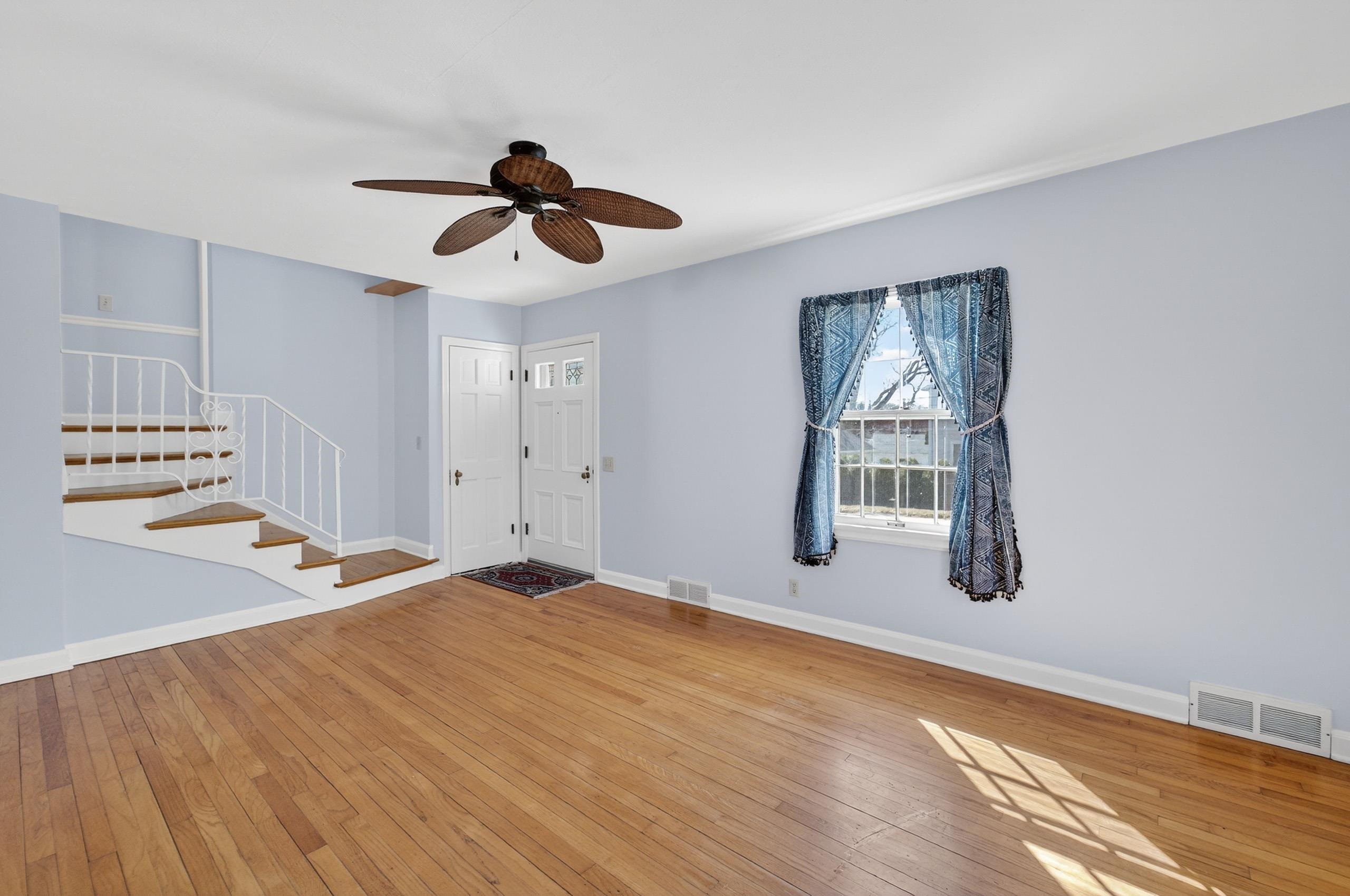 1402 Farragut Street Madison, WI 53704 - Photo 7 of 47