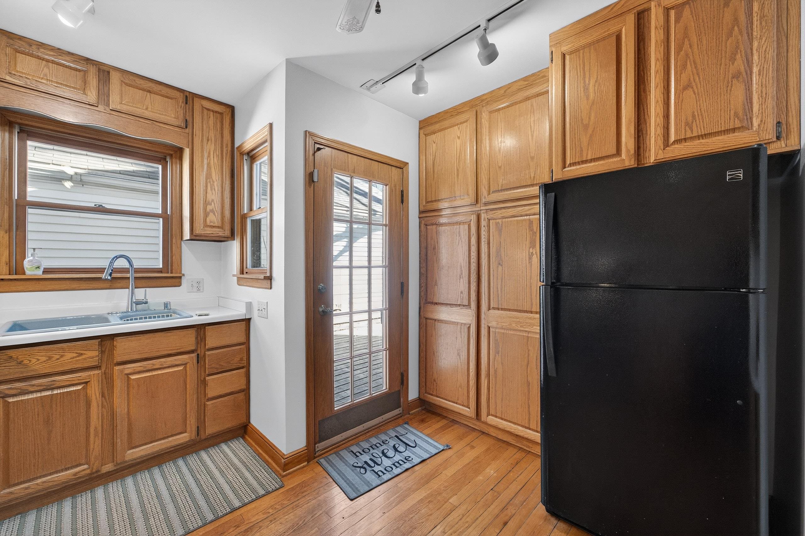 1402 Farragut Street Madison, WI 53704 - Photo 10 of 47