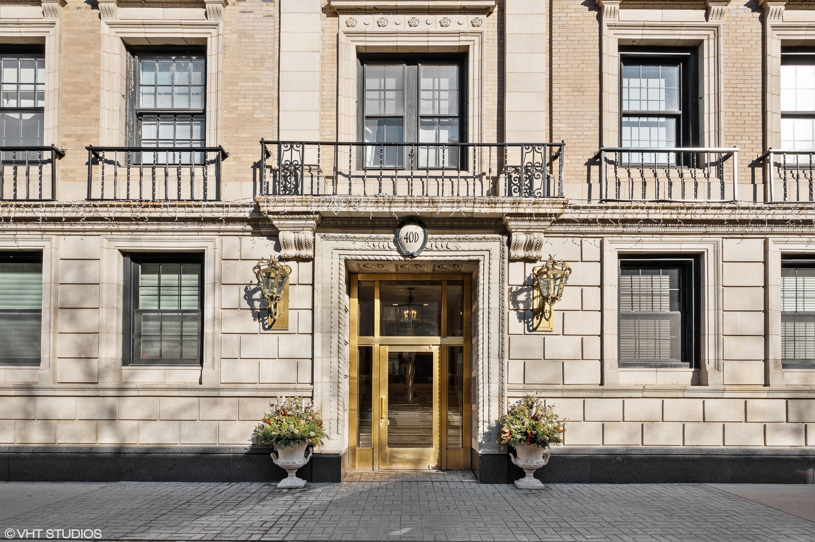 3100 North Sheridan Road, Unit 4D Chicago, IL 60657 - Photo 2 of 21 front view of a building