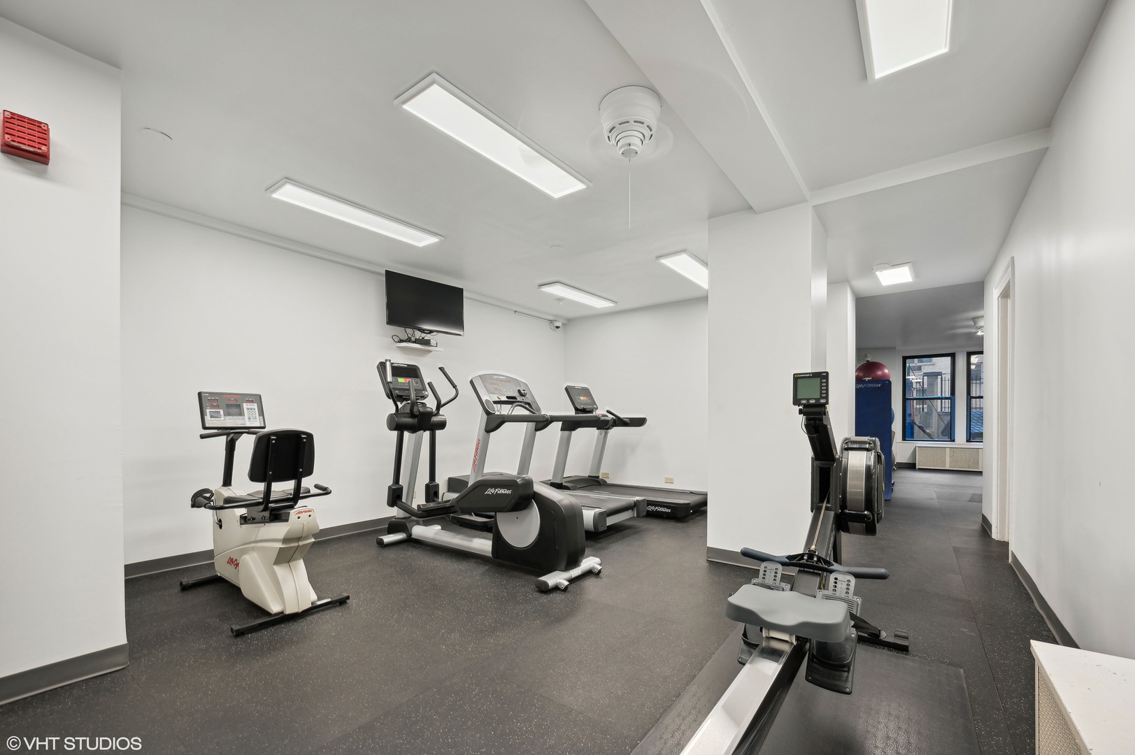 3100 North Sheridan Road, Unit 4D Chicago, IL 60657 - Photo 21 of 21 a view of a room with gym equipment