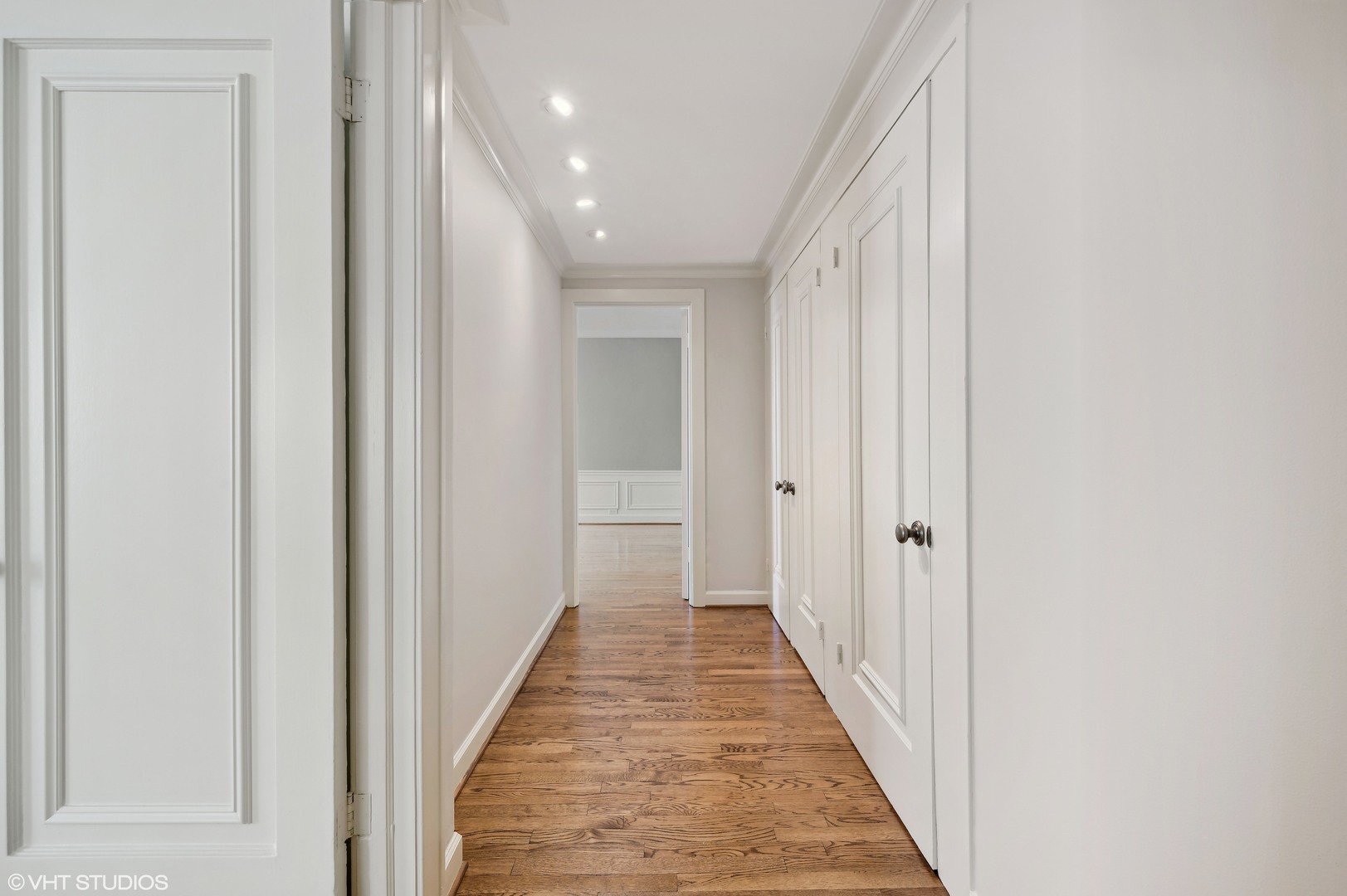 3100 North Sheridan Road, Unit 4D Chicago, IL 60657 - Photo 10 of 21 a view of a hallway with the wooden floor