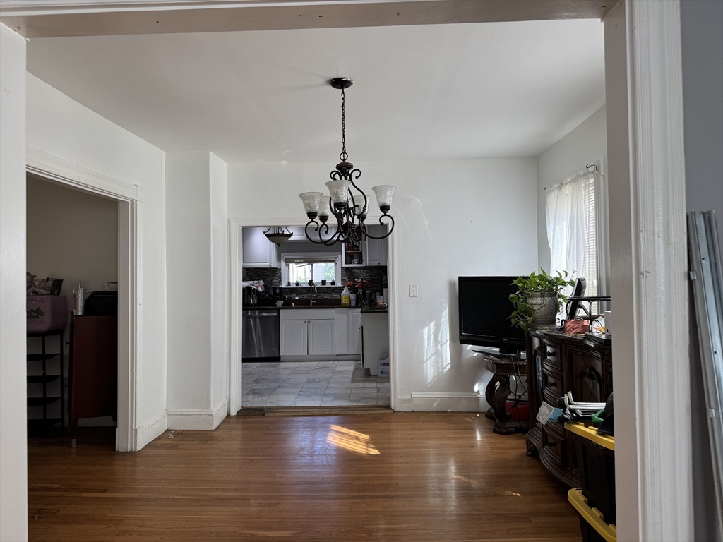 35 Farmland Road Lowell, MA 01850 - Photo 2 of 20