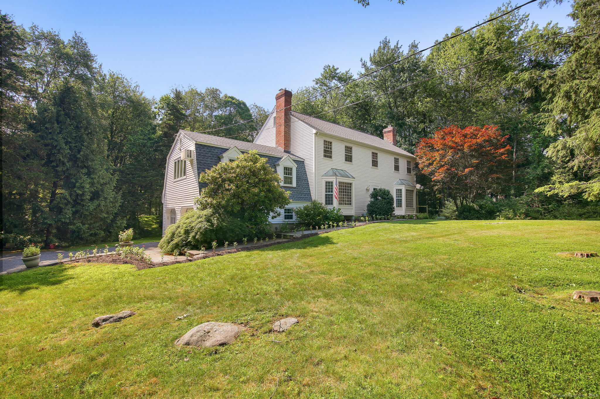 a view of a house with a yard