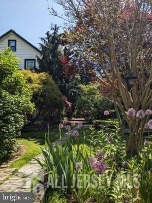 181 Disbrow Hill Road Monroe Township, NJ 08831 - Photo 7 of 21 a backyard of a house