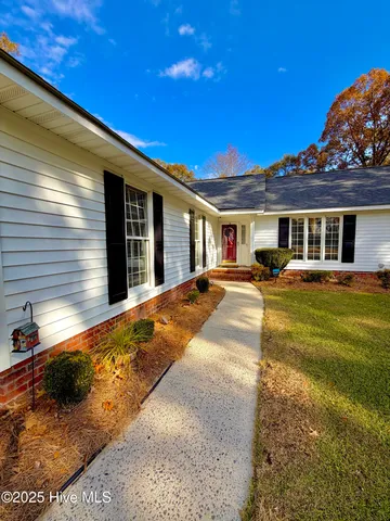 $319,000 | 4569 Hunter Creek Drive, La Grange, NC 28551
