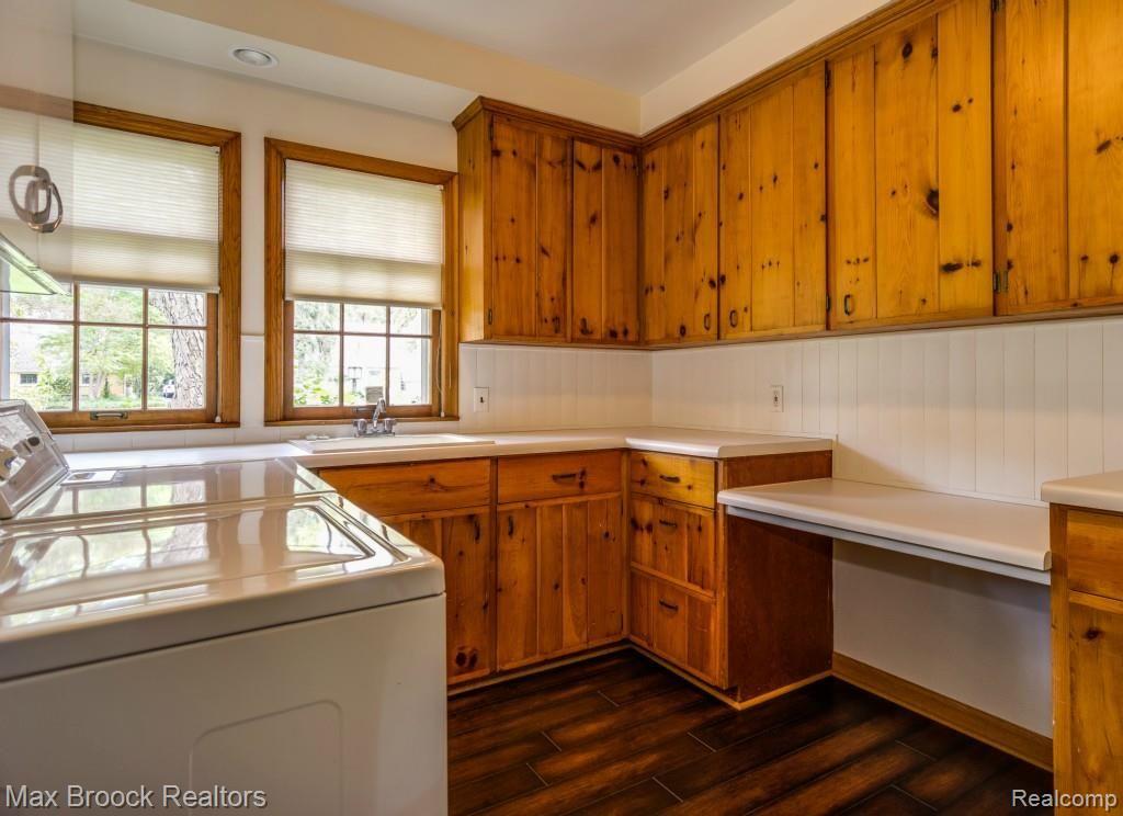 4175 Valley Forge Road Bloomfield Hills, MI 48301 - Photo 24 of 31 SPACIOUS LAUNDRY ROOM WITH STORAGE